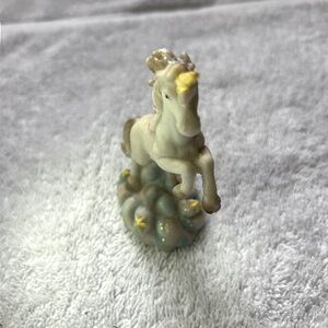 Unicorn Statue